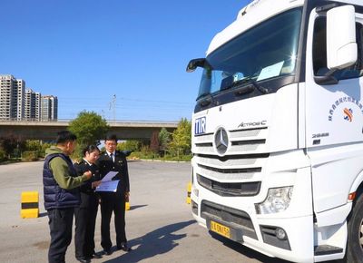 陜西國(guó)際公路運(yùn)輸新篇章 渭南海關(guān)成功備案首輛TIR標(biāo)識(shí)運(yùn)輸車(chē)輛